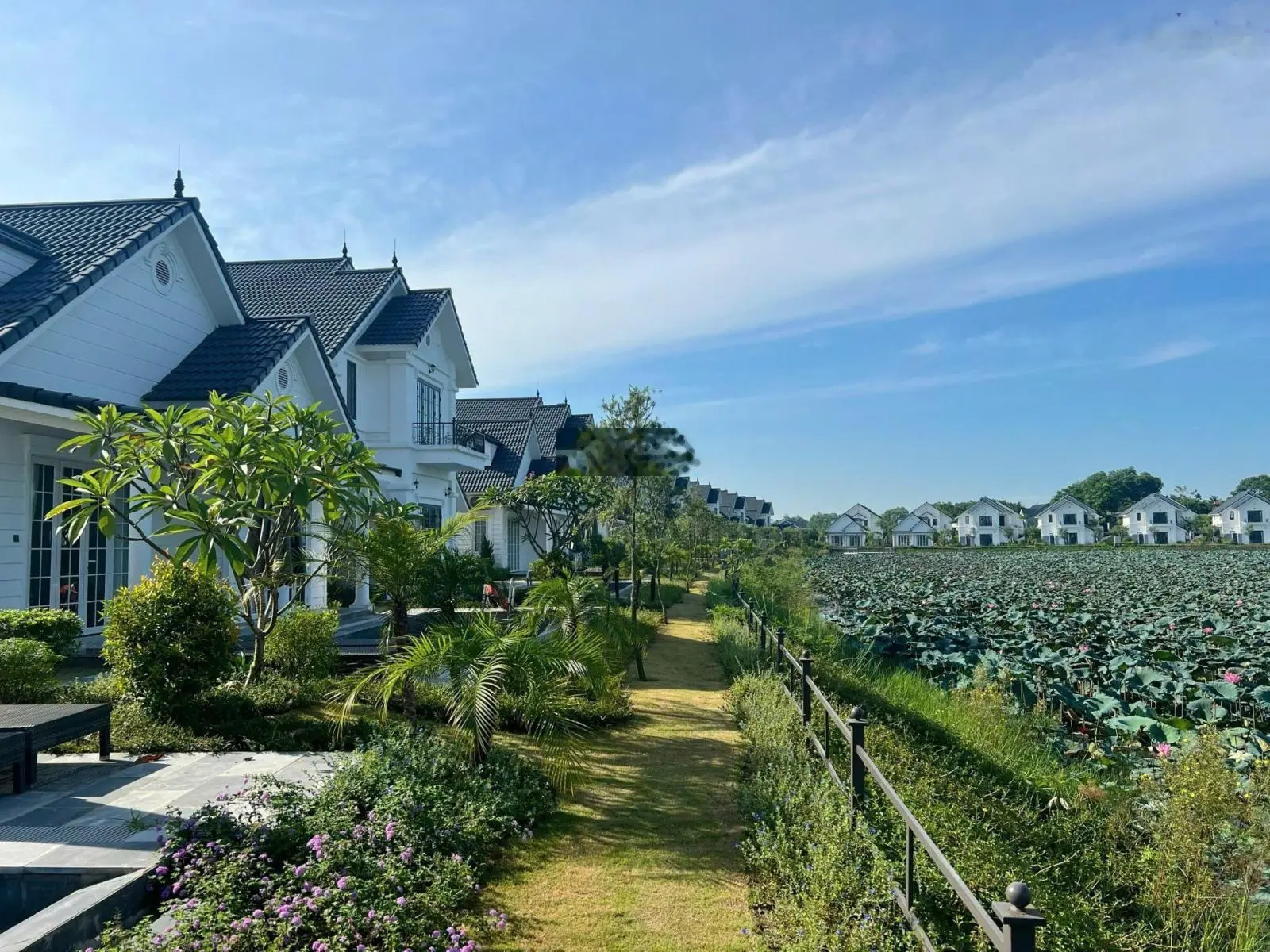 Chính chủ cần bán căn biệt thự Thanh Liên tại Vườn Vua Resort & Villas. Hotline: 0936.38.35.38