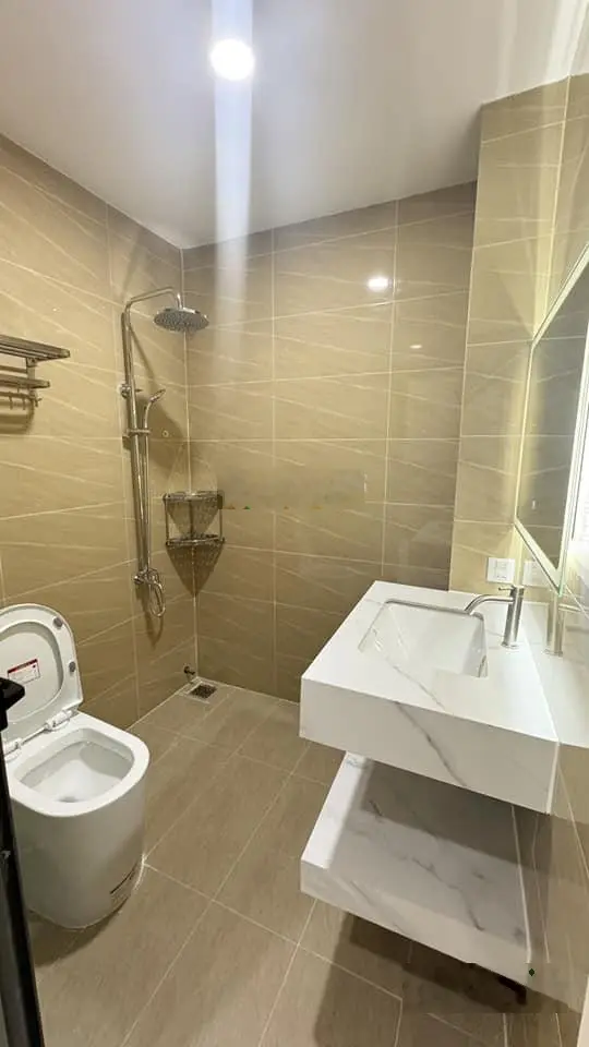 Nhà ngộp 1 trệt 1 lầu 3PN 2 WC 75m2 1 tỷ 690 TT Tân Uyên