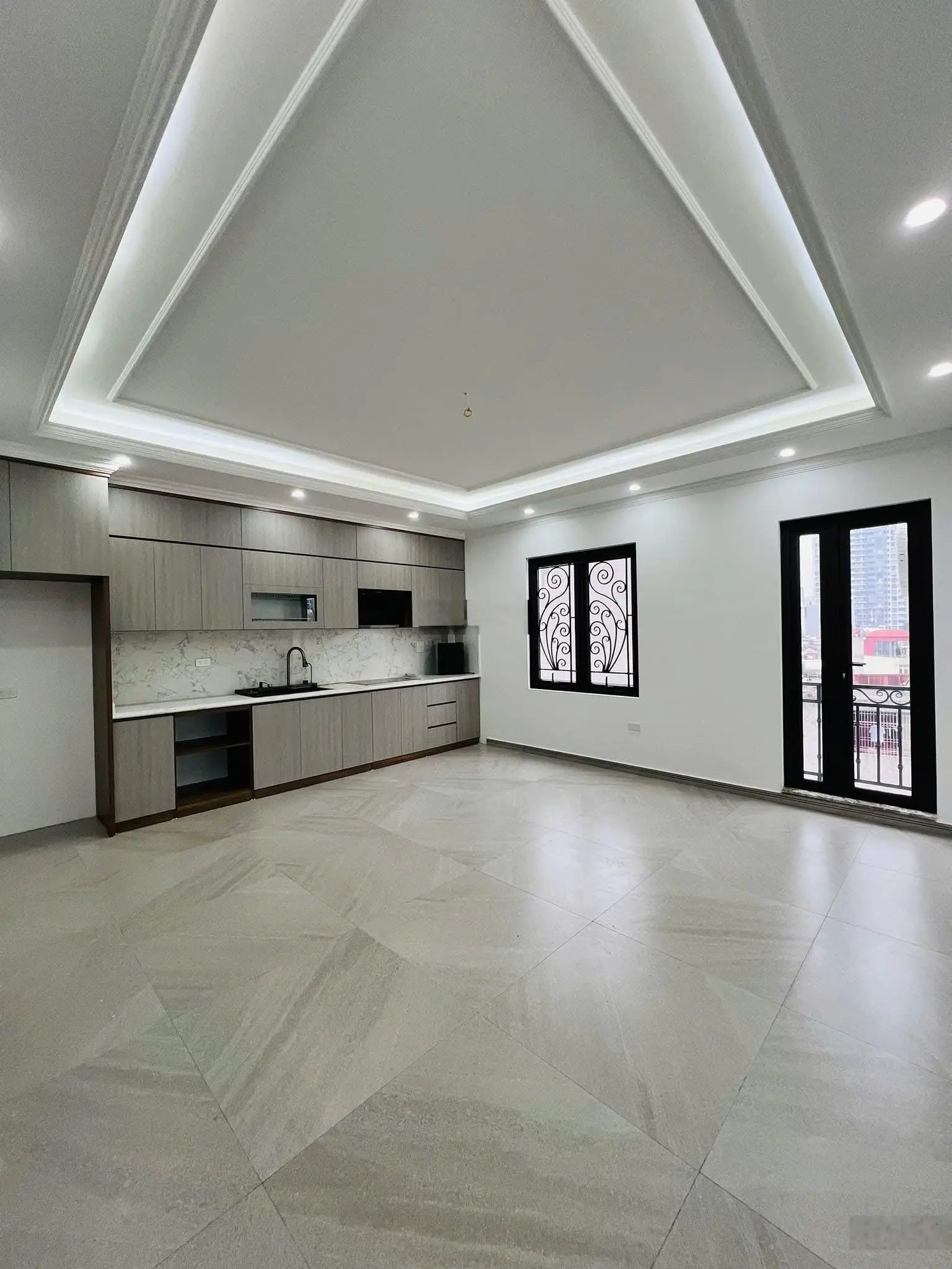 Tòa nhà 8 tầng thang máy đường Nghĩa Đô, 100m2, 6m mặt tiền gara 3 ô tô, kinh doanh VP, ở đẳng cấp