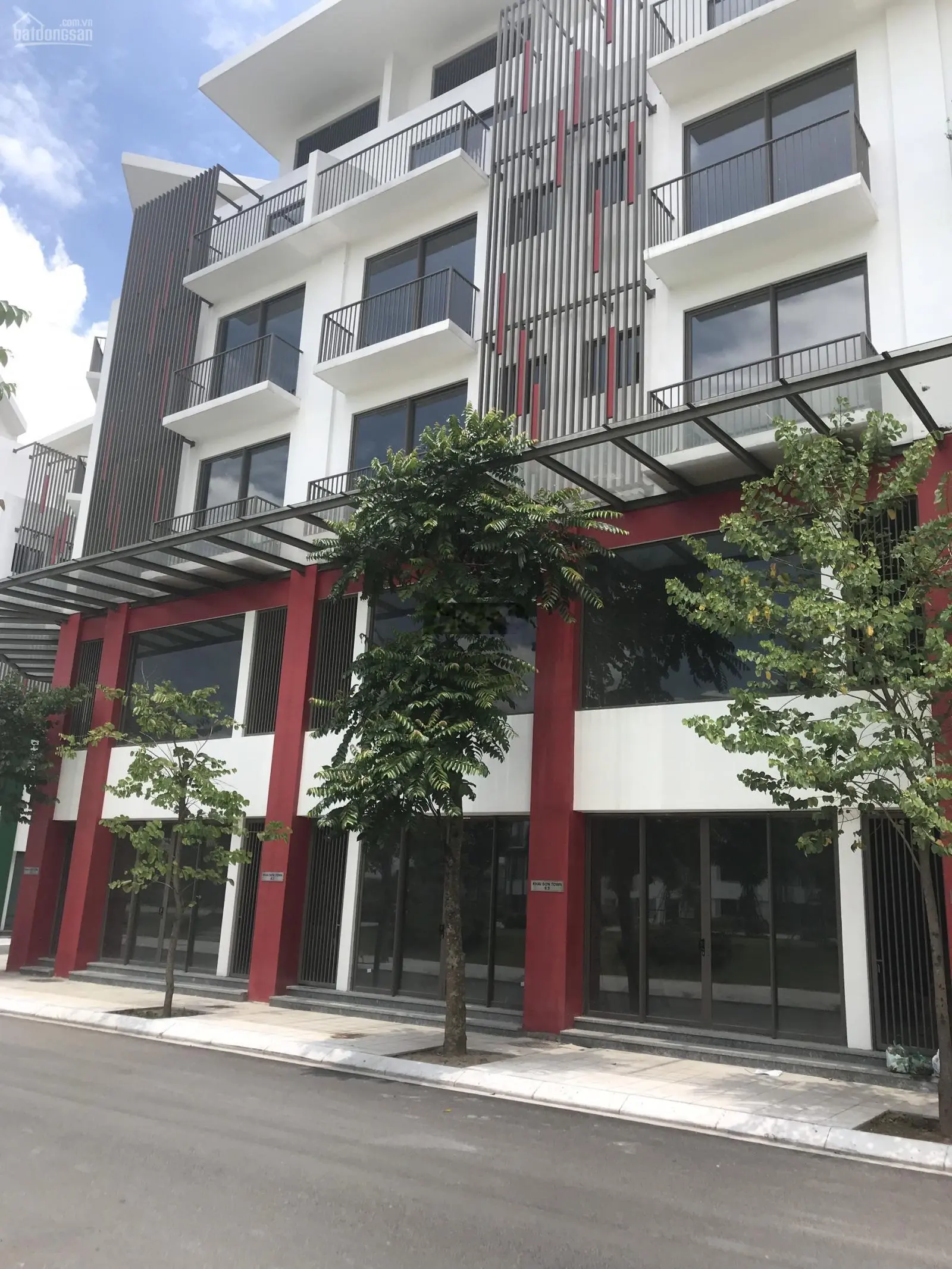 Cần bán gấp 2 căn shophouse Khai Sơn 90m2, 76m2. View hồ vị trí cực đẹp, KD đỉnh LH: 0965855393