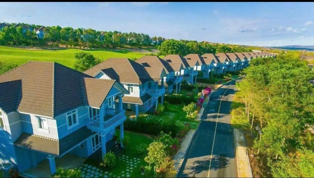 Bán gấp 11000m2 đất mặt tiền liên huyện sân bay Phan Thiết Hồng Thái mua 3.7 tỷ nay kẹt bán 2 tỷ 6