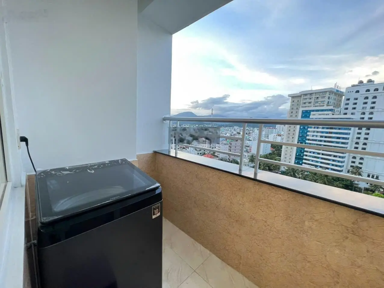 Bán căn 30 kế bên căn góc. Full nội thất 59m2. View biển. Giá bán 1.950 tỷ. Lh 0931 354 ***