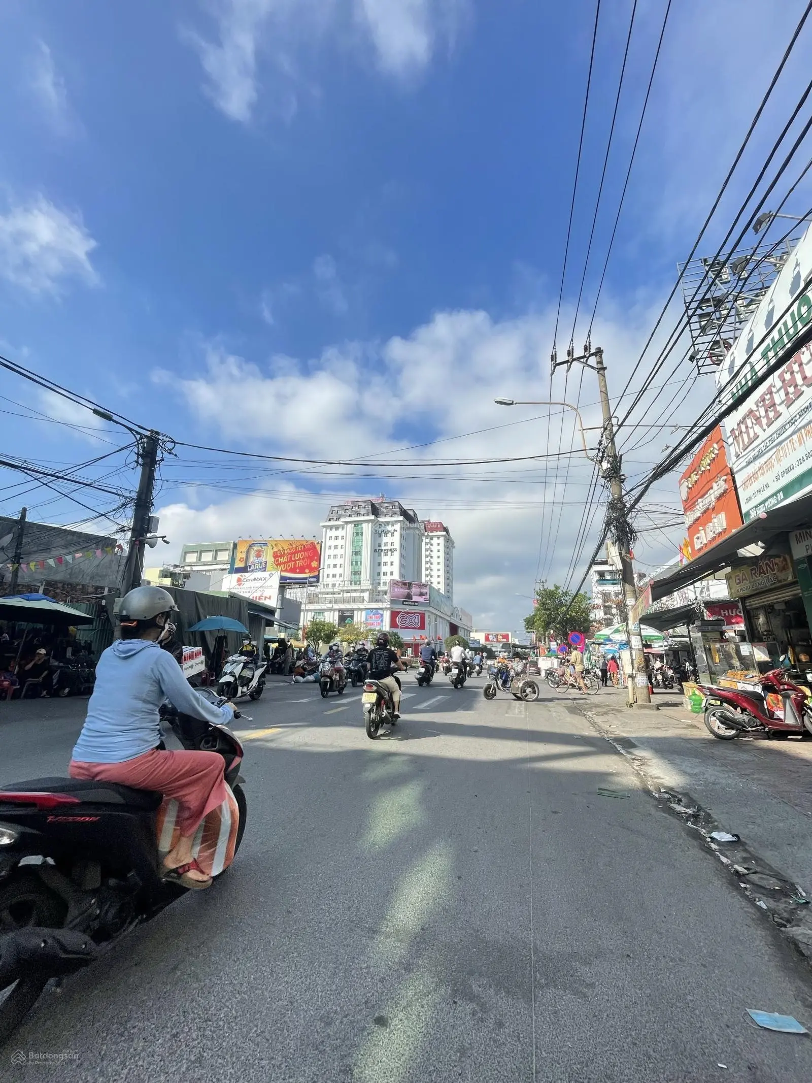 Nhà mặt tiền Hùng Vương ngay trung tâm mua sắm chợ Cồn