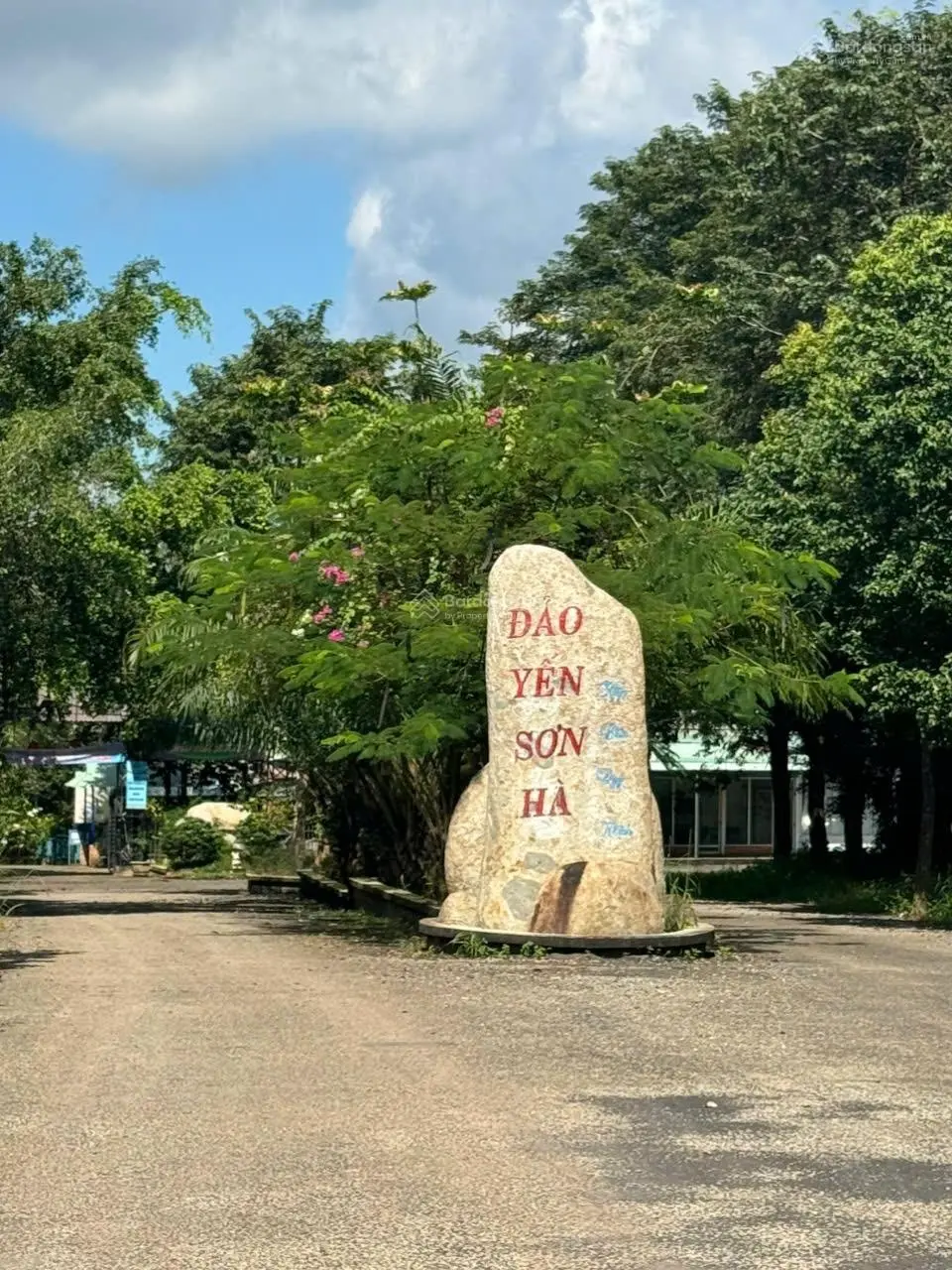 Đất trung tâm hành chính vị trí: Mặt tiền đường Lạc Long Quân