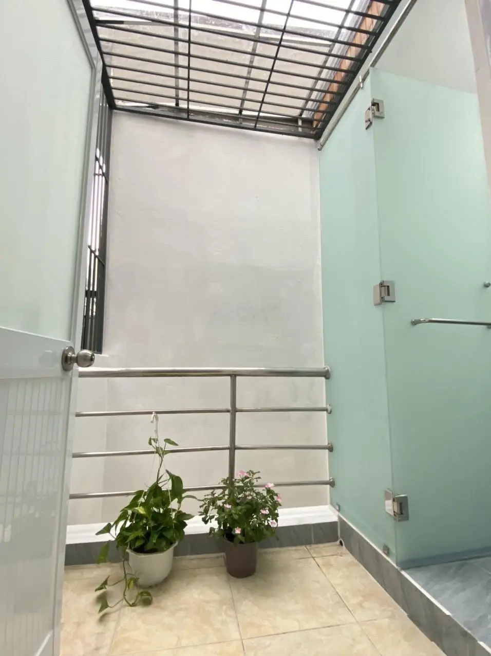 Bán nhà Vườn Lài, Quận Tân Phú 30m2 nhà mới 2PN 2WC, HXH, chỉ 3,xx tỷ gọi 0983 561 ***