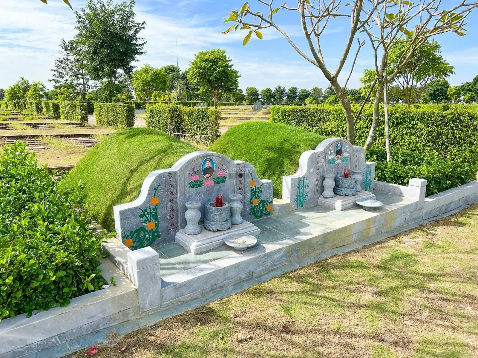 Còn dư 5 cặp mộ khu M1 Sala Garden - ngay sau chùa cần chuyển nhượng lại