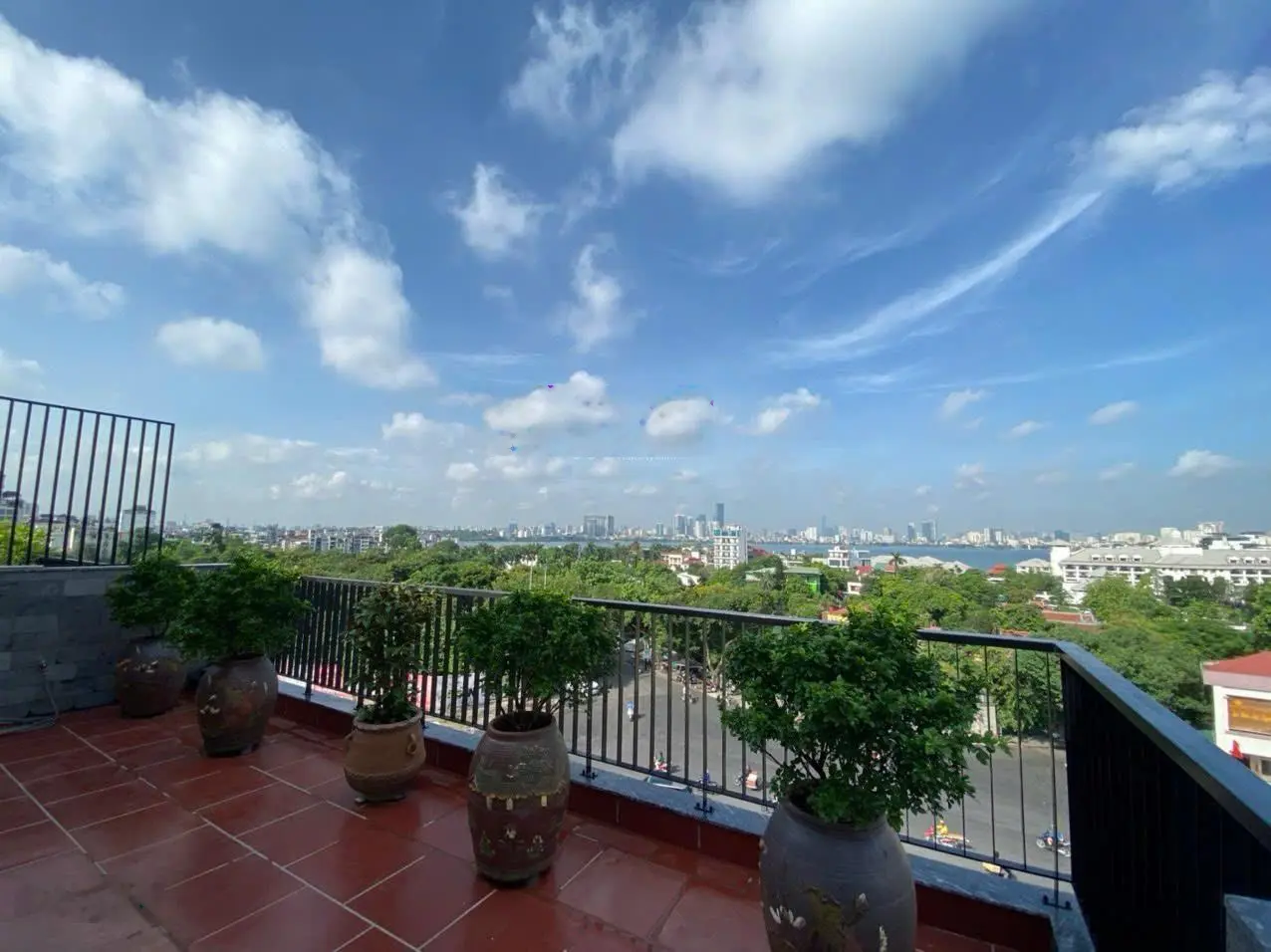 Chính chủ bán tòa căn hộ MP Nghi Tàm - P. Tứ Liên - Hà Nội 125.6m2x7.5T MT 8m, view Hồ Tây, 80tỷ