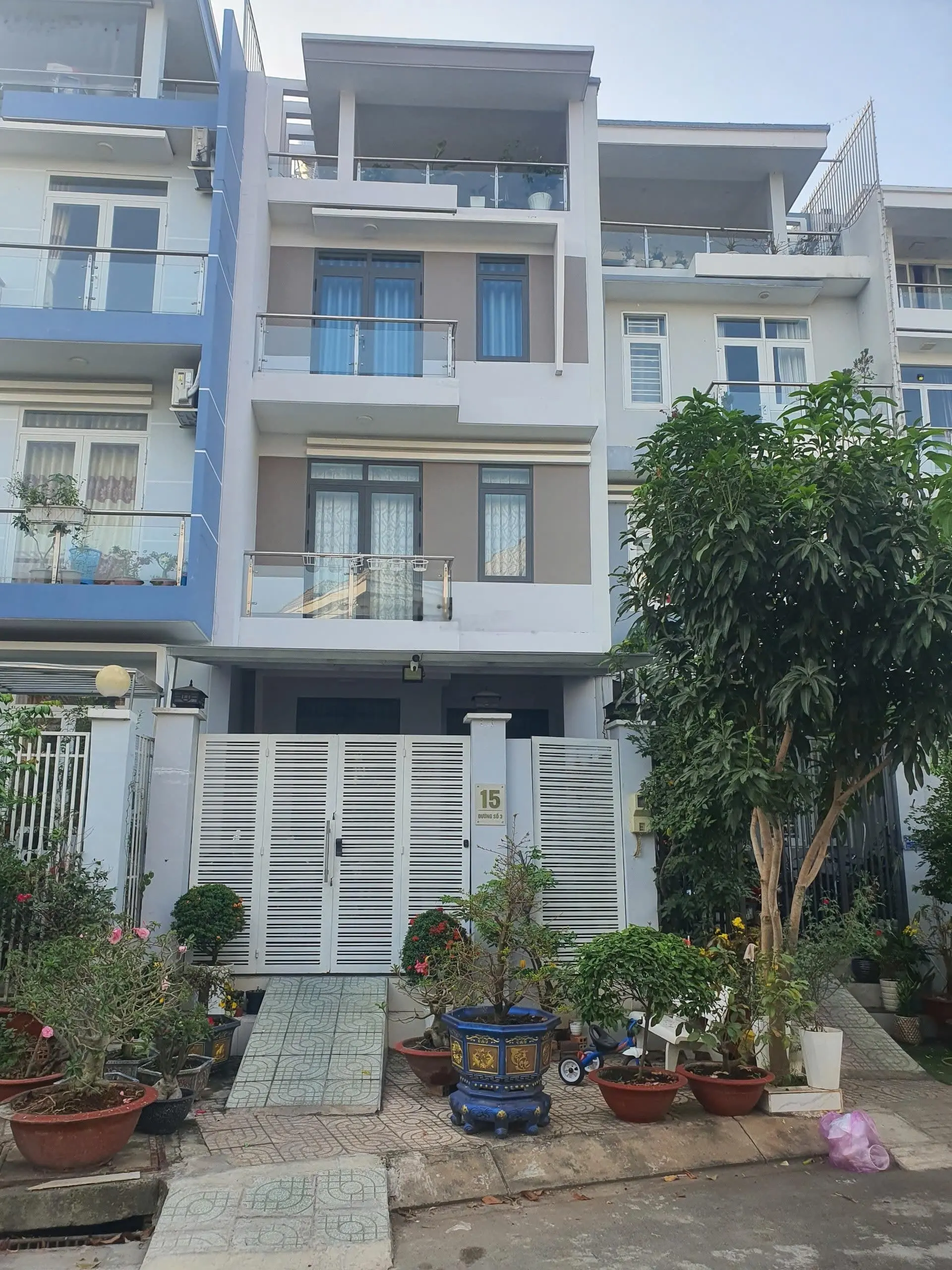 Nhà 4 tầng Nhà Bè, trên 100m2 đất View Hồ, Công Viên, Sông trực tiếp từ nhà bán 8,7 tỷ TLg mạnh.