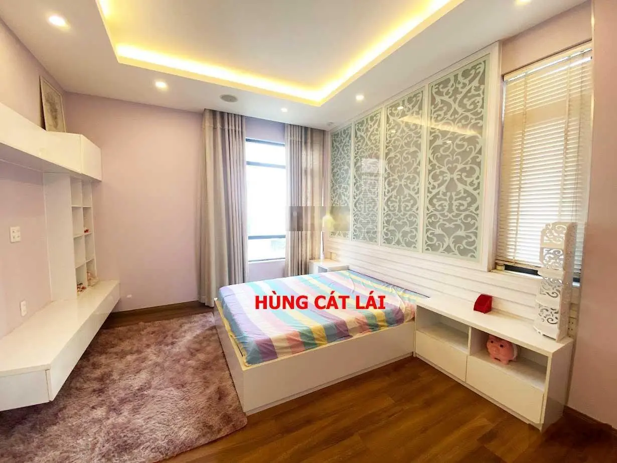 Bán biệt thự Phố Đông Village, DT 190m2, đường 20m, nhà hoàn thiện full nội thất, giá 22 tỷ, SHR