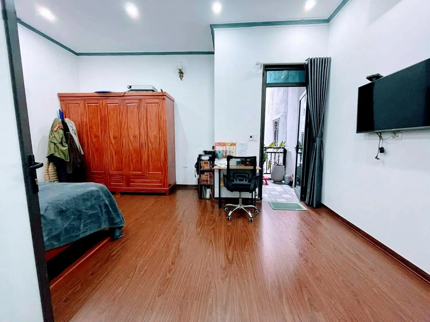 42m2*4 tầng, chỉ 7.88 tỷ, nhà đẹp ở ngay, 10m ra phố 3 ô tô tránh, ngõ 2.5m, tầm tiền ít nhà bán