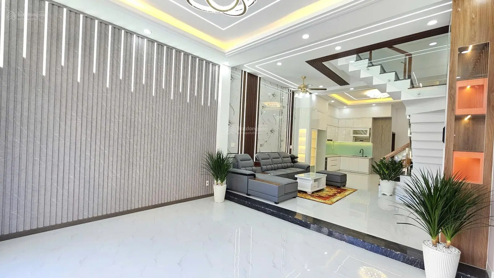 Nhà phố: 4tỷ500, 80m2 có phòng ngủ dưới, nhà 1 trệt 2 lầu đầy đủ nội thất KDC ngay vòng xoay An Phú