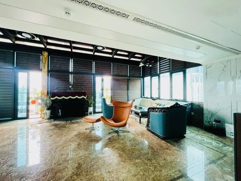 Bán toà VP 100 m2, MT 10 m, 10 T, thang máy Trần Quốc Hoàn - Phan Văn Trường, Cầu Giấy, nhỉnh 60 tỷ