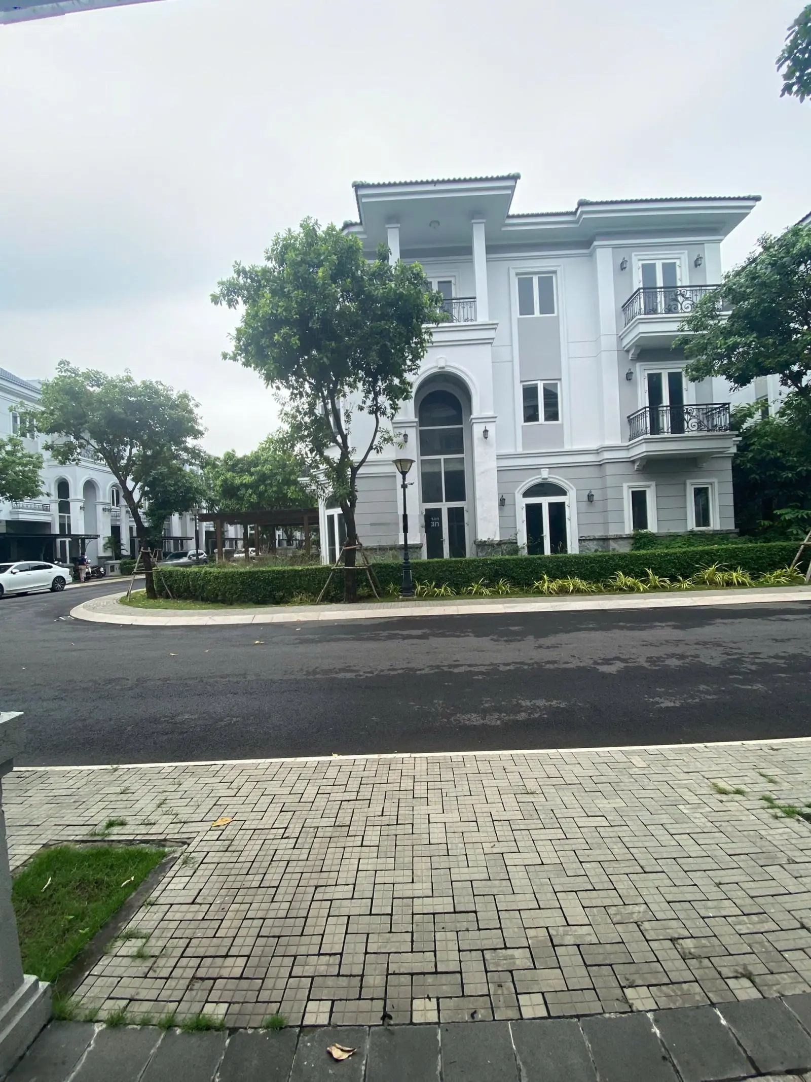 Bán nhanh căn nhà phố Sol Villas 132m2 giá 13.9 tỷ. Vị trí đẹp. LH: 0939968879