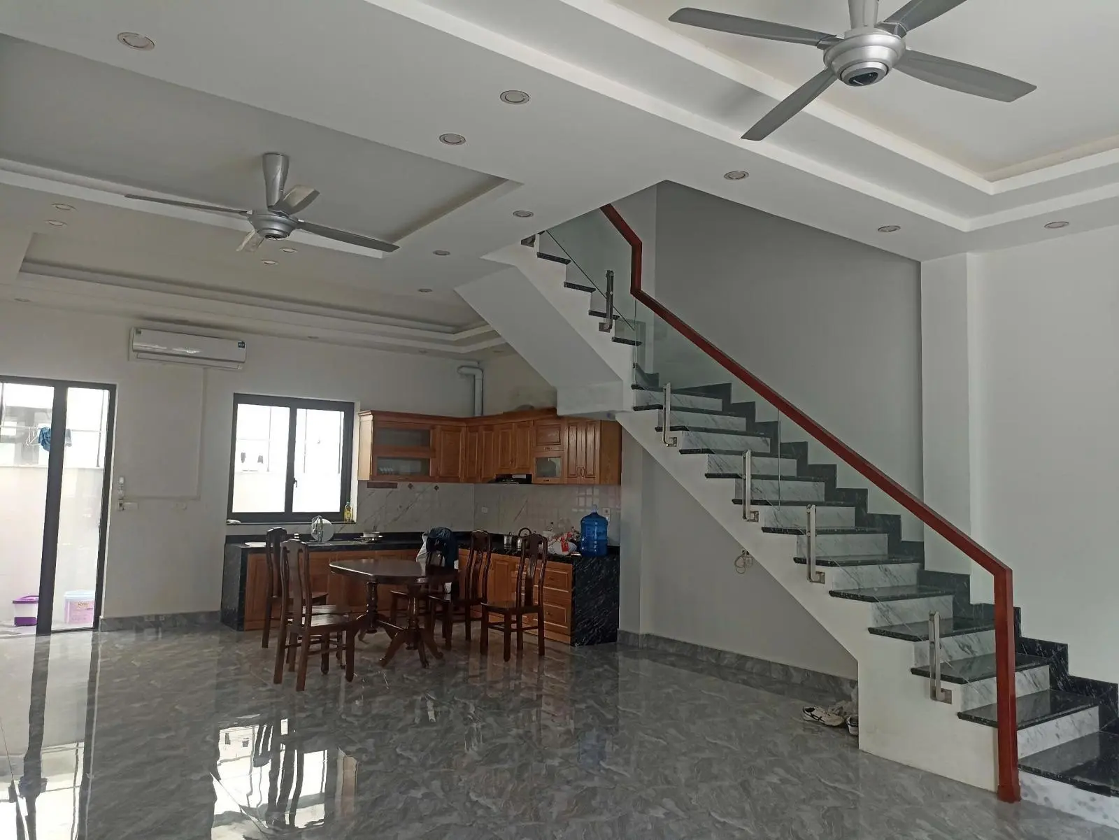 Chính chủ bán nhà 90m2 hoàn thiện full nội thất đang cho thuê 15 triệu/tháng tại Centa City