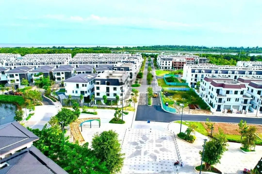 Chủ nhà đi nước ngoài cần bán gọn căn liền kề view hồ điều hòa, 5,6 tỷ, giá siêu hời, khu đẳng cấp