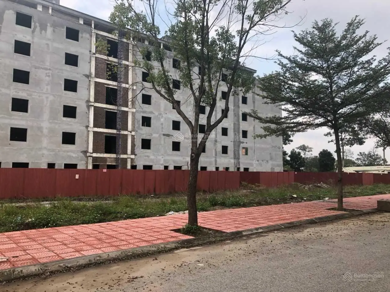 Siêu đẹp! Lô đất làn 2 sau shophouse - view công viên, sân bóng - hướng Đông Nam