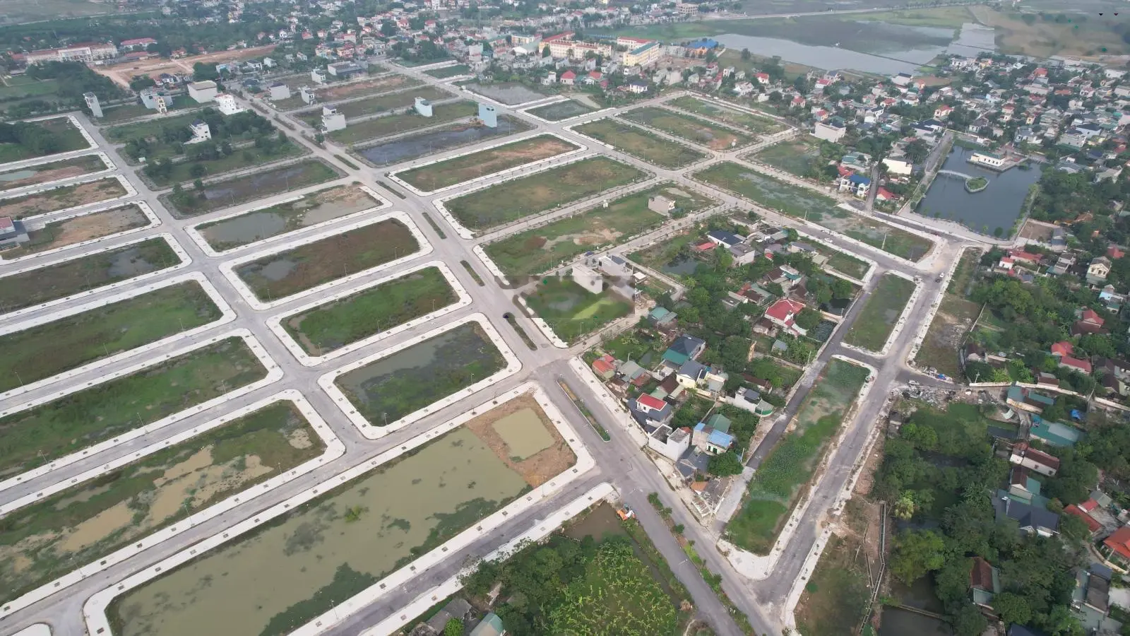 Bán lô đất view hồ, thành phố Thanh Hoá, ngay cạnh bệnh viện đa khoa Đông Sơn. 0963 532 ***