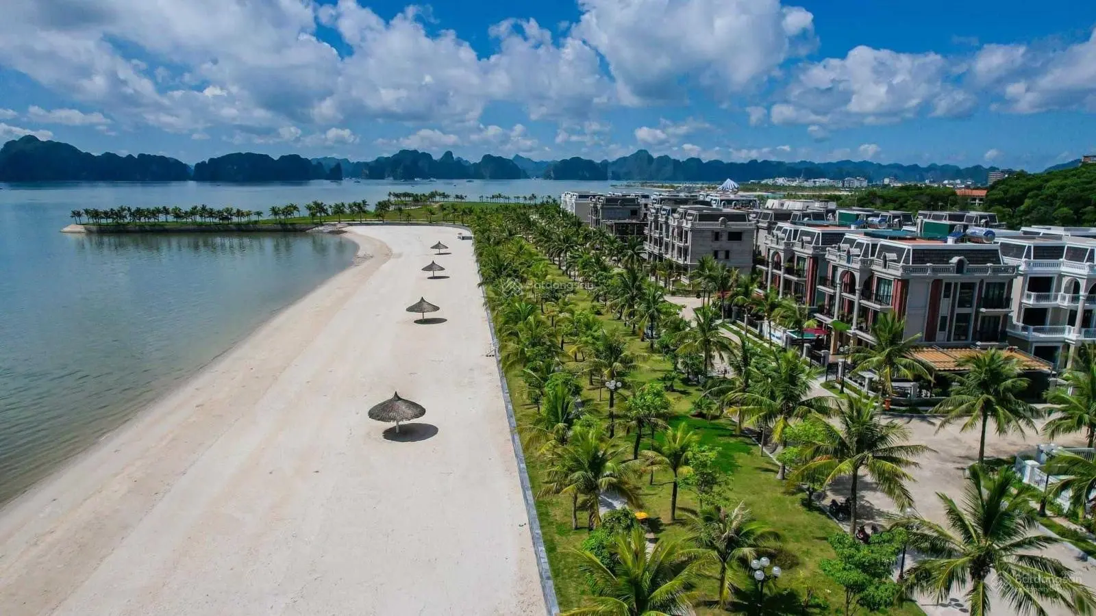 Cần tiền nên gia đình bán căn biệt thự Paradise view biển giá ngộp bank LH: 0989 487 ***