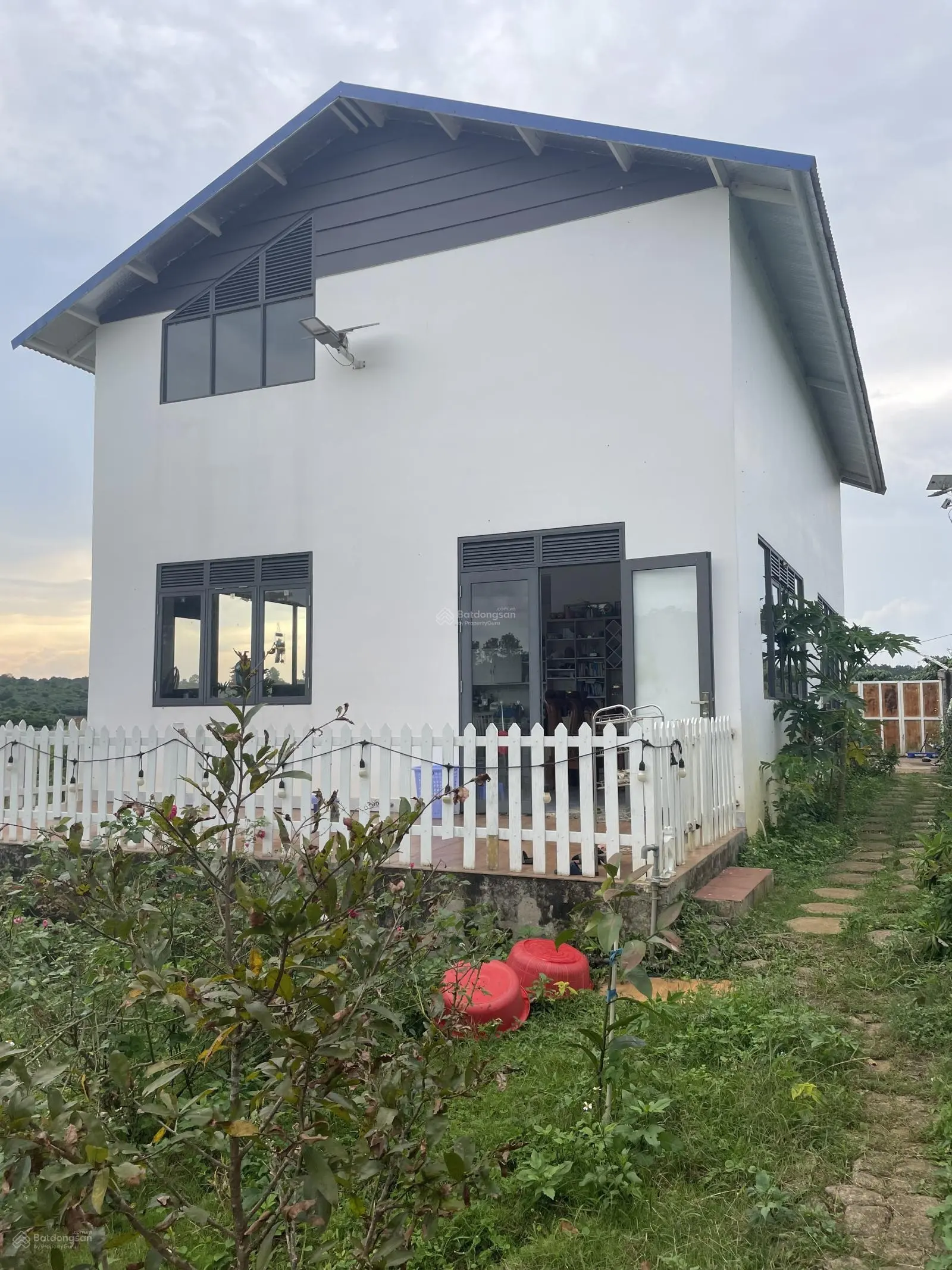 Chính chủ đang cần tiền nên bán gấp căn nhà vườn cùng 1 bungalow, đang cho thuê homestay