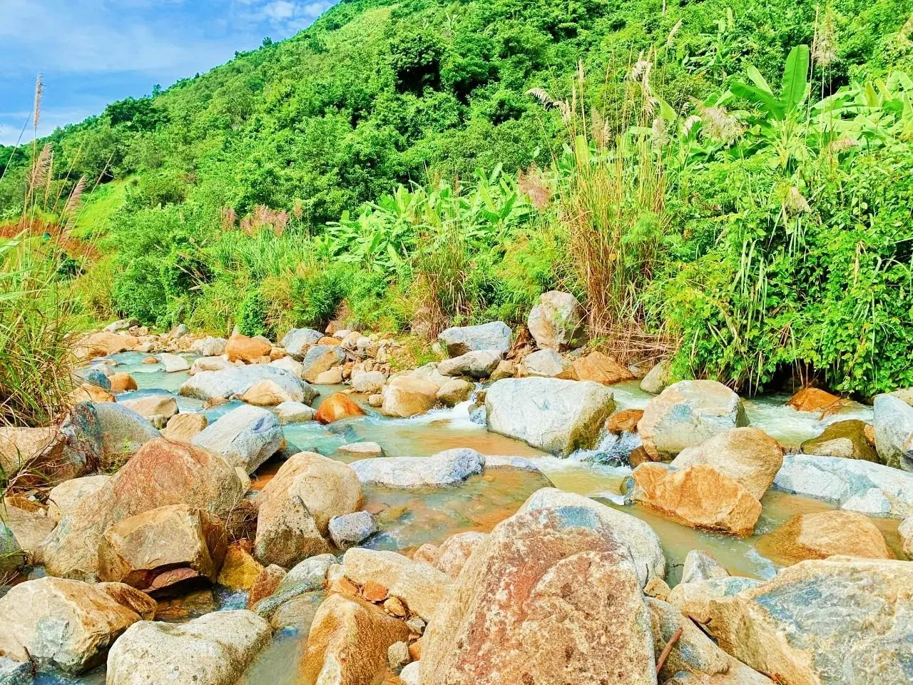 1,7 ha suối đá Am Chúa, dài 200m