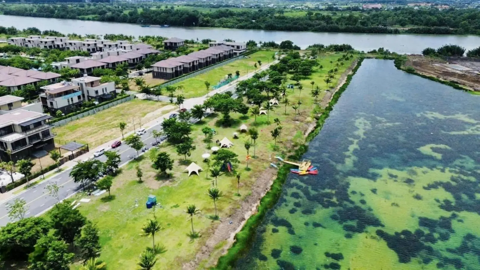 BIỆT THỰ COMPOUND THE AQUA KHU ĐÔ THỊ WATERPOINT 264M2 GIÁ 12,3 TỶ NHẬN NHÀ Ở NGAY LH 0915 765 ***