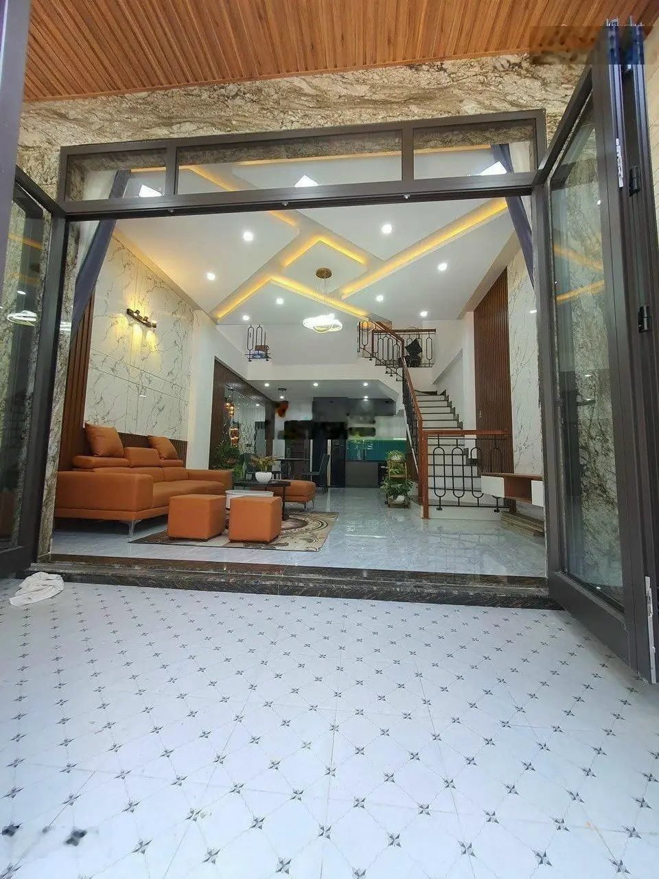 Về quê ở cần bán nhà Đường Lê Văn Lương P. Tân Phong Quận 7 Giá 2tỷ980/62,5m2 nhà 2 lầu, hẻm oto..