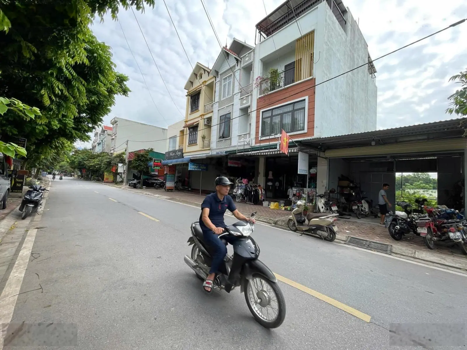 Cần bán gần lô đất vị trí kinh doanh siêu đẹp 50m Tại Trúc Đồng Thụy Hương