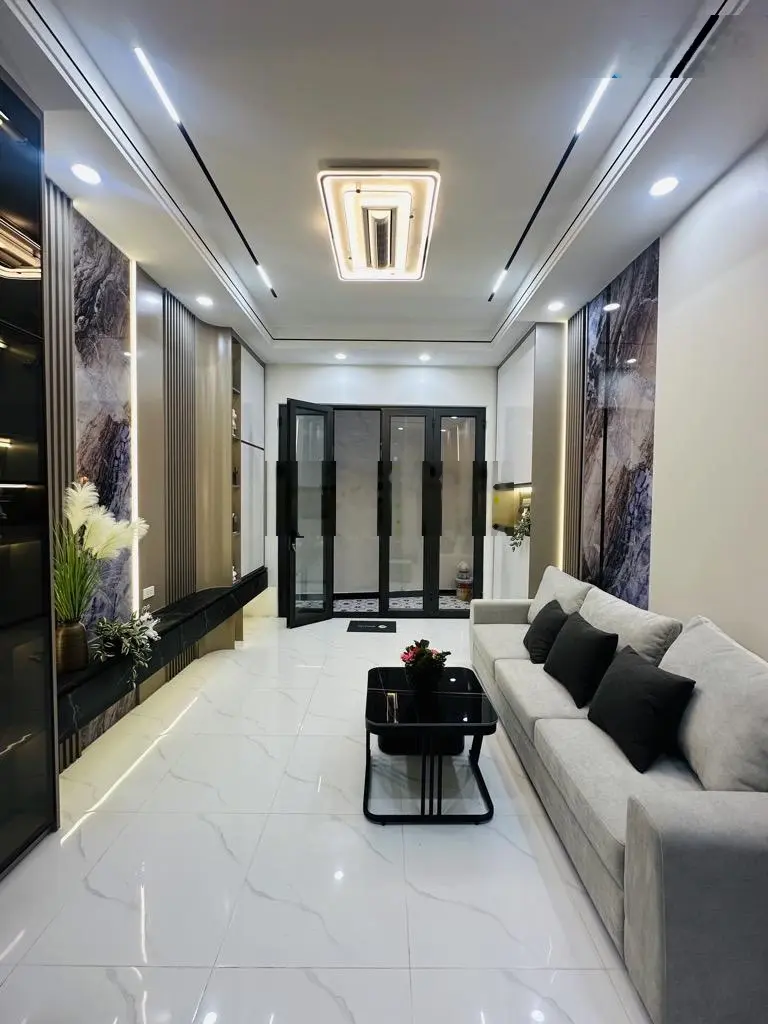 Minh Khai - Hai Bà Trưng - 40m2 6 tầng thang máy full nội thất - 8.36 tỷ - sổ đẹp gần phố