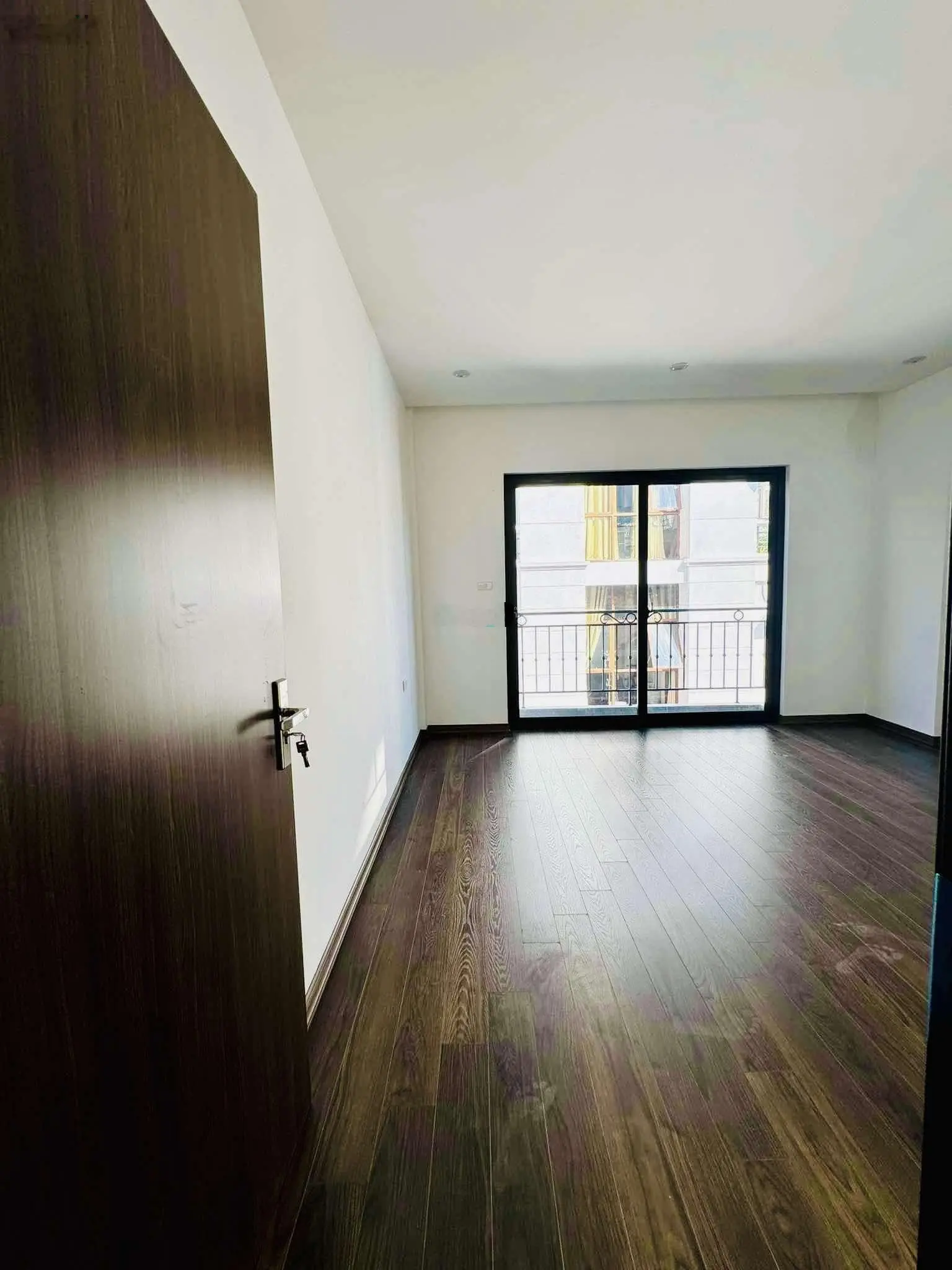 Bán Nhà 173 Hoàng Hoa Thám DT: 40m2, MT: 5m, 6T xây mới giá: 9,5 tỷ thông sàn thang máy nở hậu GTTT