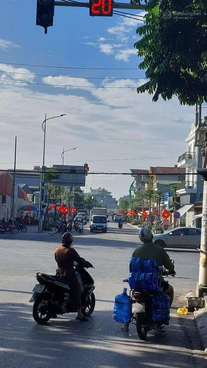 Tôi chính chủ cần bán ô đất 73m2 đường lớn trục thông gần biển tiện kinh doanh buôn bán 0965 289 ***