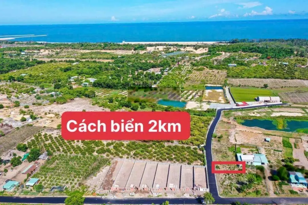 Cách biển chỉ 2km, với 183.3m2, 100m2 thổ cư, ngang 8.8m nhựa 6m, siêu rẻ chỉ 1.6 tỷ