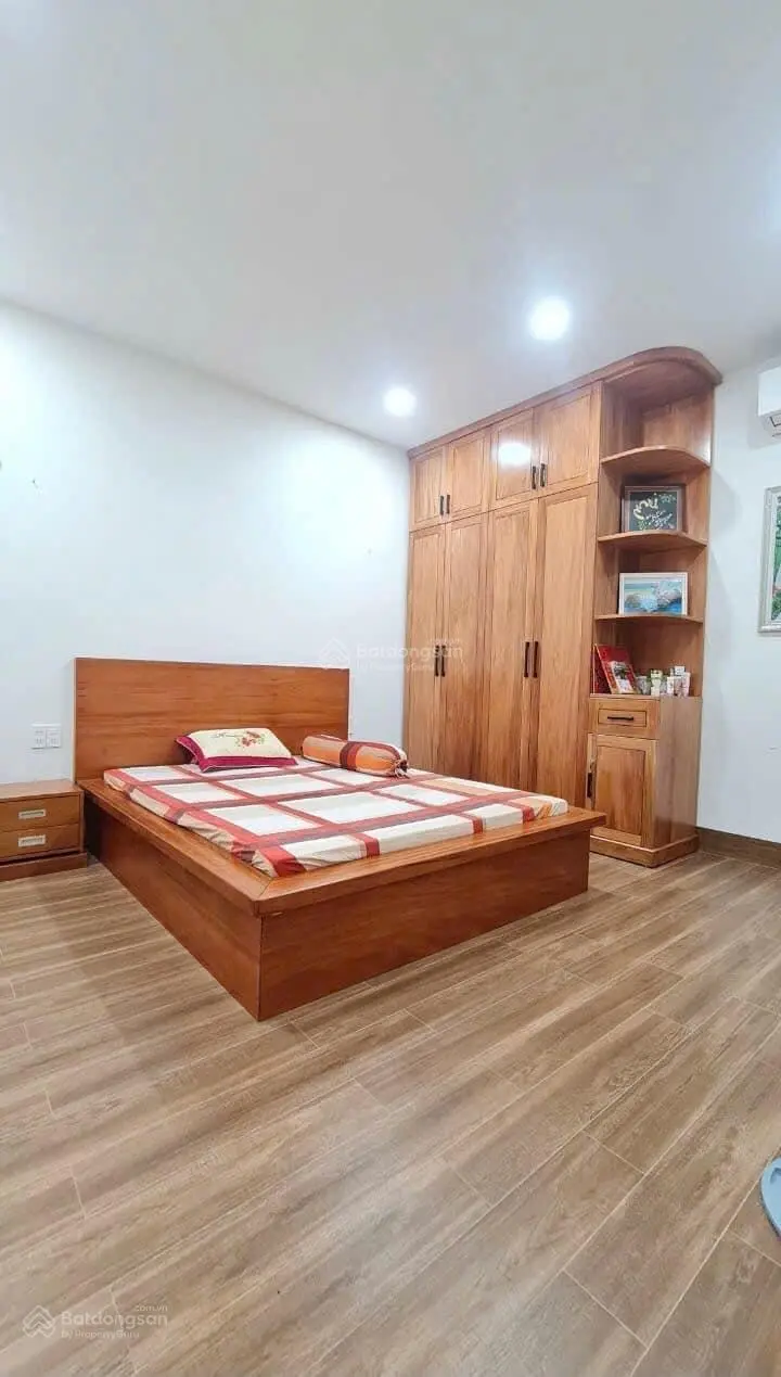 Bán nhà mặt phố Hoa Lư, 18 tỷ, 130m2, có gara ô tô, view đẹp, giá ưu đãi