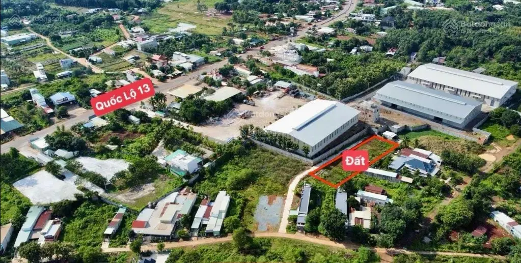 Cần sang lại lô đất 124.9m2 có thổ cư, MT QL13 vào, dân đông, TT thị xã, ngay xí nghiệp, giá 395tr