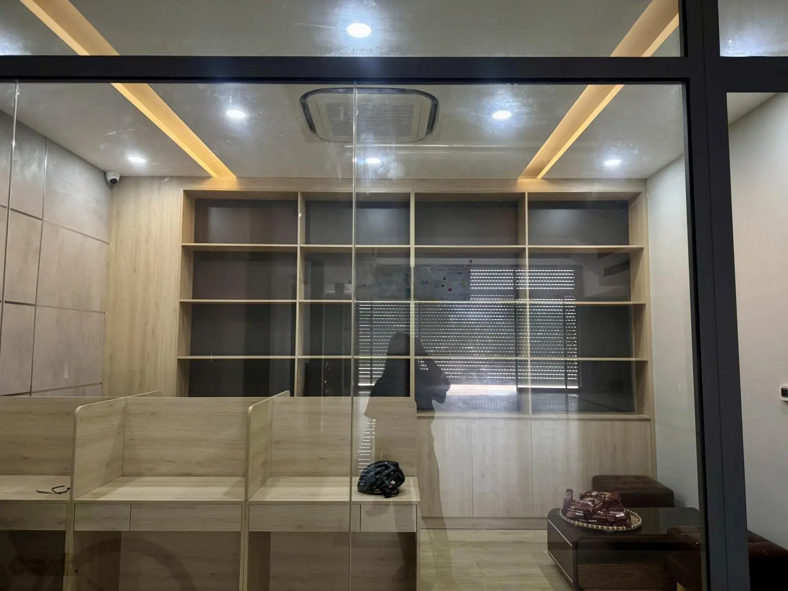 Bán showroom mới 100% mặt tiền Đại lộ Hùng Vương, giá tốt chính chủ