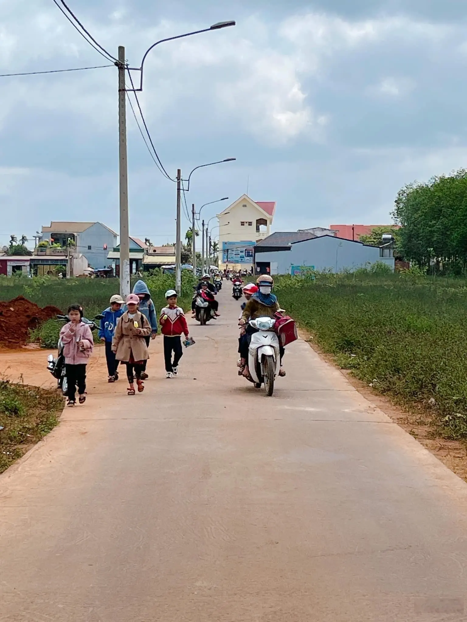 Đất đấu giá sổ đỏ thổ cư trung tâm hành chính Krông Năng - duy nhất 3 lô liền kề giá sỉ