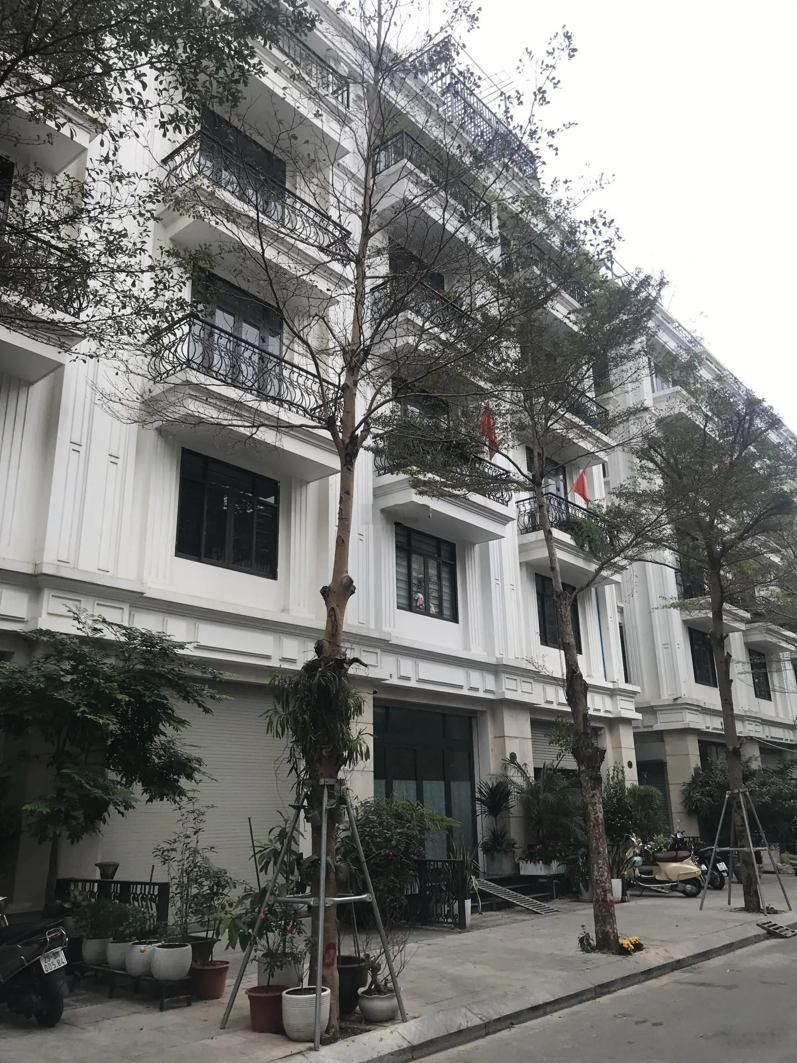 Giá Ngon -39 Tỷ- Liền kề shophouse 101M2 - Mặt phố Xuân La,Tây Hồ - 5 Tầng - KD - TM - 2 Thoáng .