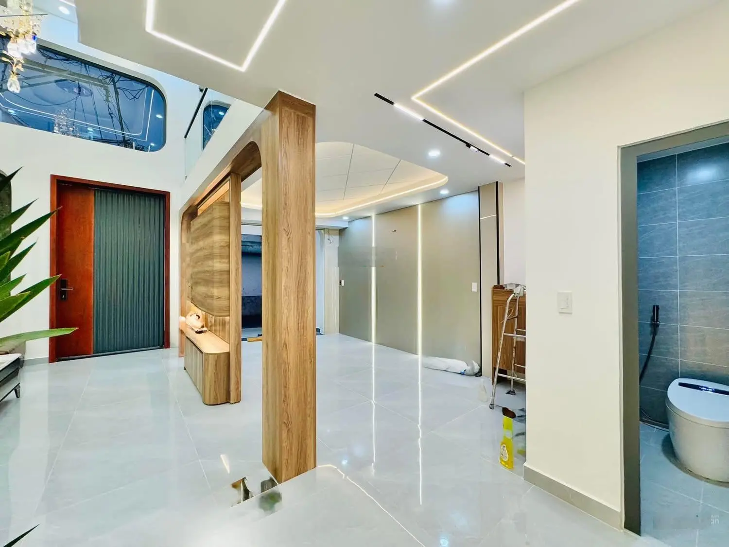 Nhà DTSD 200m2 ngang 9m tại Ngã Tư Ga 3.5 tấm sổ riêng mới xây dựng xong