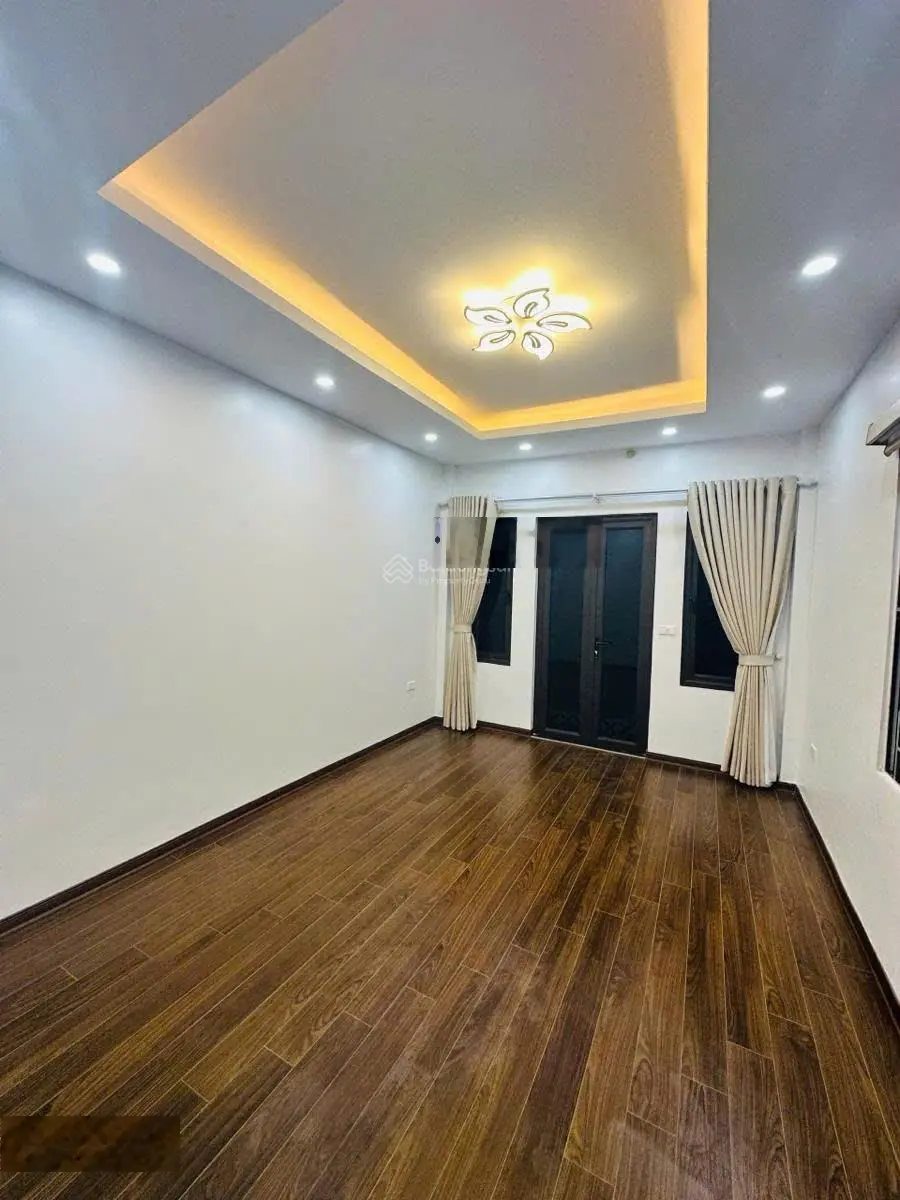 Chính chủ cần bán nhà 30m2 Tại Phố Khúc Thừa Dụ chỉ 20m ra mặt oto tránh full đồ như ảnh 0989996523