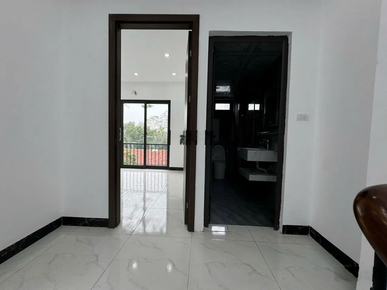 Nhà 3T*35m2, ở luôn. Nội thất cực đẹp. Ngõ rộng ô tô đỗ tận cửa. Cách trung tâm Hà Đông, BX YN 4km