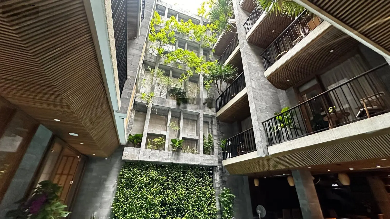 Toà Boutique view biển 300m2 gồm 20 phòng cực phẩm, sát Biển, vận hành rất tốt, mặt tiền Võ Nghĩa