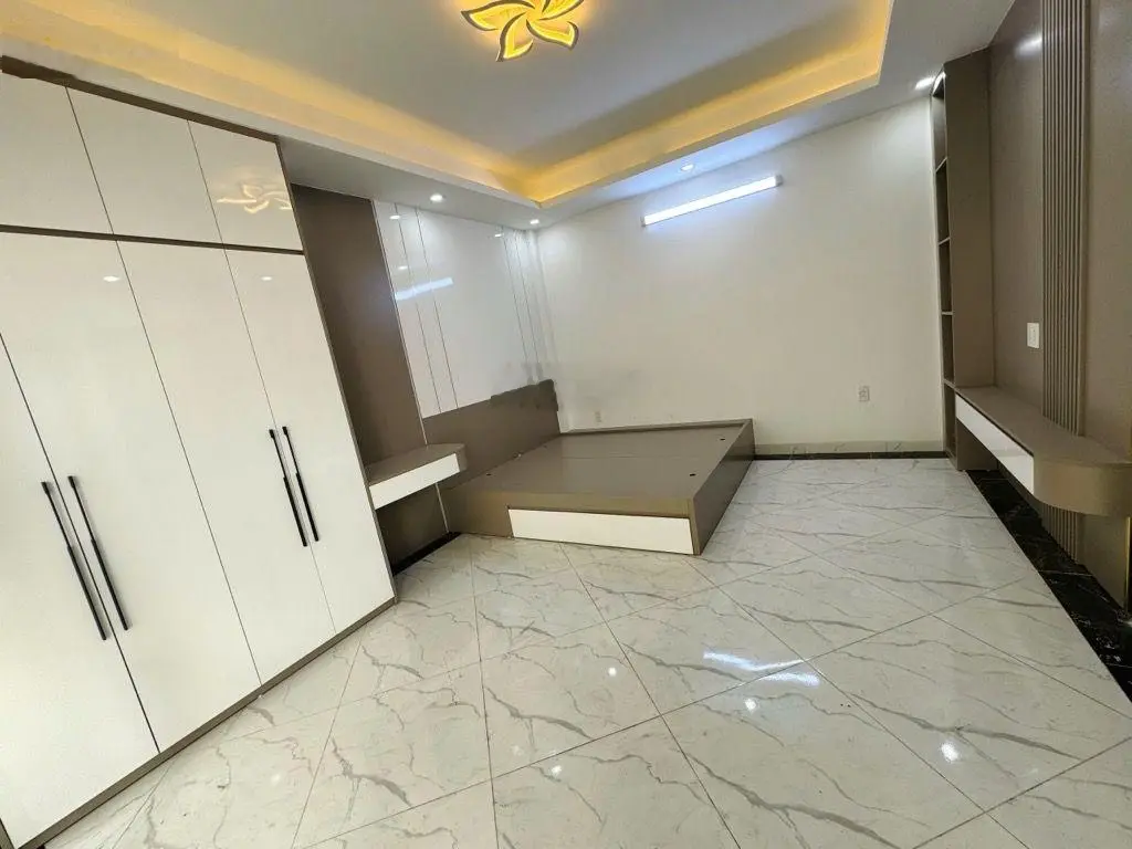 Bán nhà 6 tầng, thang máy, Ô Cách, Đức Giang, 40m2, full nội thất, 6 tỷ hơn