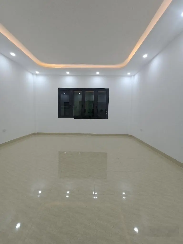 Bán nhà Kim Đồng, nhà mới, ở ngay, ô tô 20m, 40m2, 5 tầng, mặt tiền rộng, 6.5 tỷ