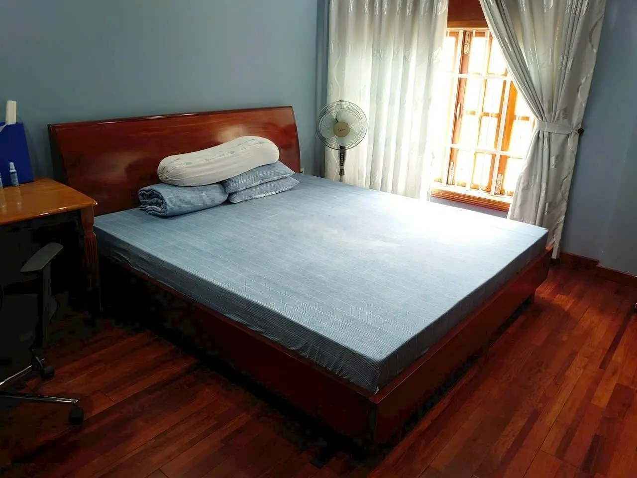 Cần sang nhượng căn nhà đường Tập Đoàn 8, Bình Chánh. Giá 2ty3, 90m2. 1 trệt 1 lầu. 4PN, SHR