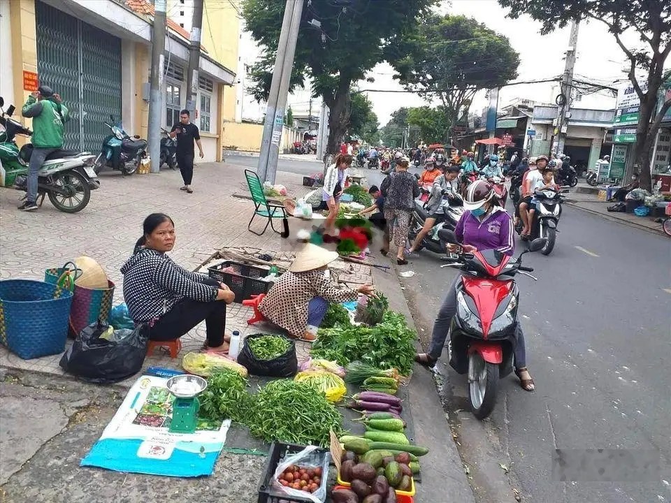 Định cư nước ngoài bán lô 114.9m2 mặt tiền đường Tân Thới Nhì 10, Hóc Môn, sổ hồng