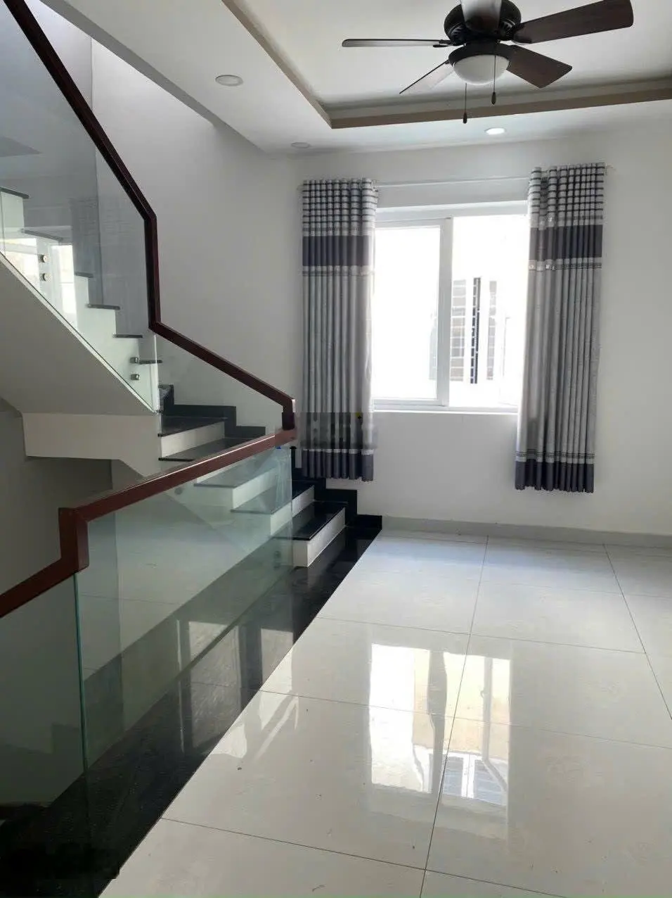 Bán nhà 6.8 tỷ 75m2 2 lầu khu compound lovera park phong phú 4 full NT